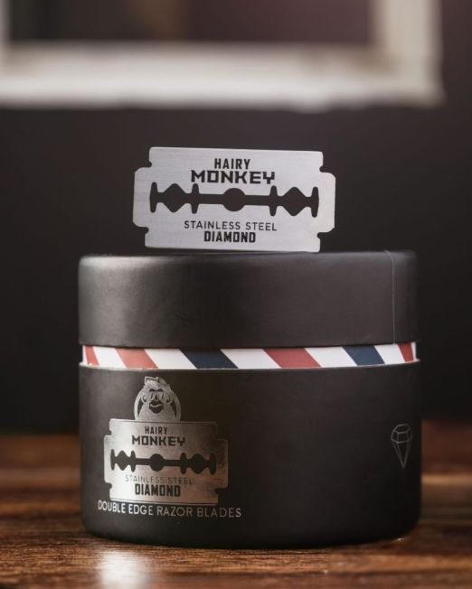 Navajas Hair Monkey profesionales para barberos, ideales para afeitado y delineado de precisión.