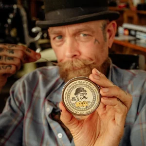 Cera para bigote Reuzel Moustache Wax, fijación fuerte con fragancia ligera.